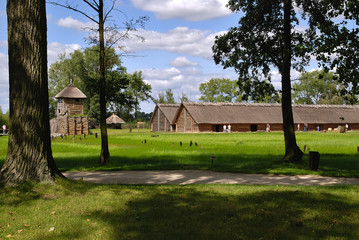 Rekonstrukcja osady łużyckiej w Muzeum Archologicznym w Biskupinie, Polska © Dejan Gospodarek