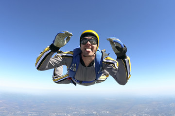 The student performs the task skydiver in freefall.