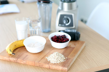 Zutaten für roten Protein Smoothie