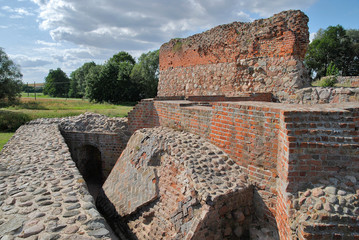 Ruiny zamku Diabła Weneckiego w polskiej Wenecji