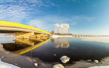 панорама Рефтинского водохранилища с...