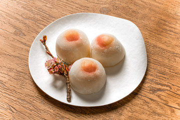 春の花と和菓子　 Rice cake of the peach blossom