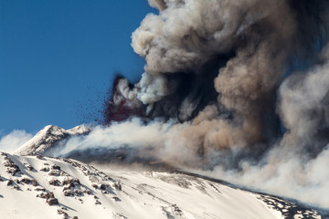 Fototapeta na wymiar Volcano etna eruption