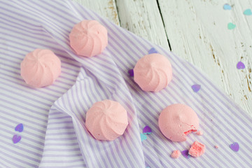 Strawberry meringue cookies