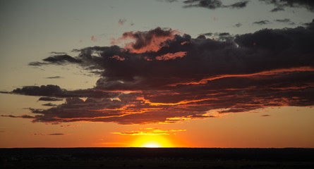 закатное солнце с облаками