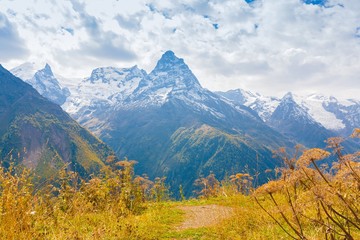 Fototapeta premium Mountain day autumn