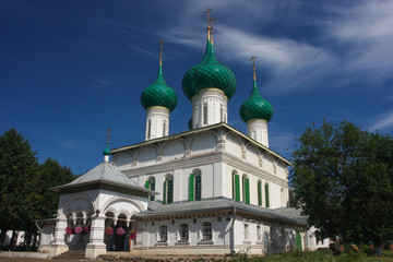 Fototapeta na wymiar Church in Yaroslavl, Russia