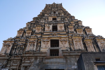 действующий храм Вирупакши в деревне Хампи штата Карнатака 