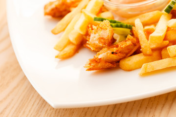  French fries with chicken