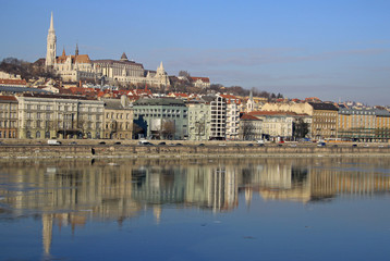 Fototapeta na wymiar BUDAPEST, HUNGARY - FEBRUARY 22, 2012: Views of the Buda side of Budapest sunny day