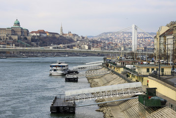 BUDAPEST - FEBRUARY 24, 2012: Elisabeth Bridge (Erzsebet hid) connecting Buda and Pest across the River Danube