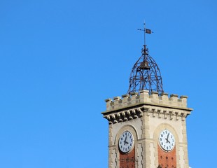 Fototapeta na wymiar Campanile de la tour de l'horloge à Aubagne
