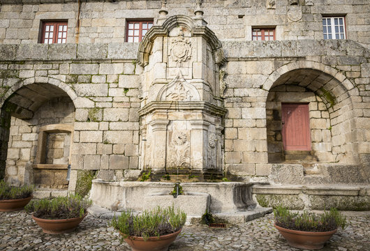 Chafariz das três bicas ancient stone made water fountain - Castelo Novo, Fundão, Portugal