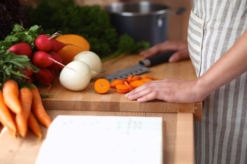 Young woman cutting vegetables in the kitchen