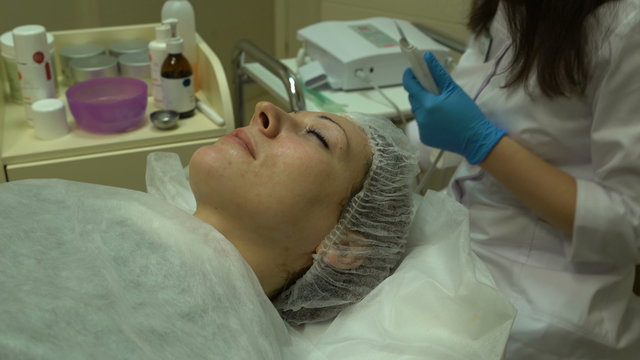 Ultrasonic face cleaning