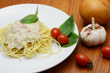 spaghetti white cream sauce and basil leafe
