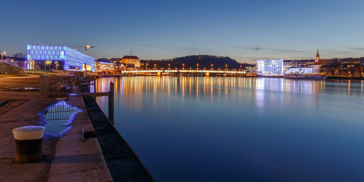 Linz bei Nacht