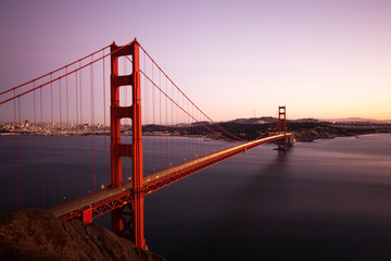 Fototapeta na wymiar gold gate bridge in blue sky at dawn