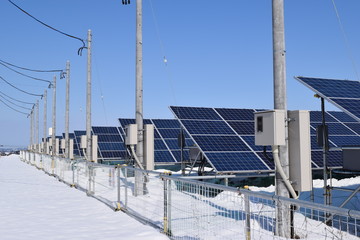 太陽光発電／山形県の庄内地方で、太陽光発電用ソーラーパネルの風景を撮影した写真です。