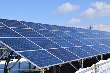 太陽光発電／山形県の庄内地方で、太陽光発電用ソーラーパネルの風景を撮影した写真です。