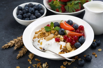 baked muesli with fresh berries and yogurt for breakfast