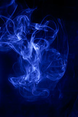 Fototapeta premium Blue smoke on a black background.