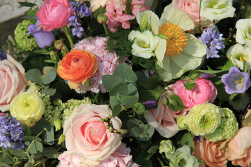 Mixed bridal arrangement