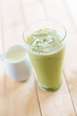 iced matcha latte