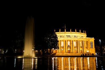 Stuttgarter Oper bei Nacht