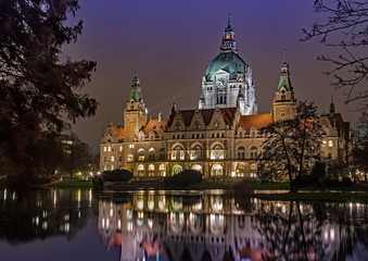 Fototapeta na wymiar Abendlicht Rathaus Hannover