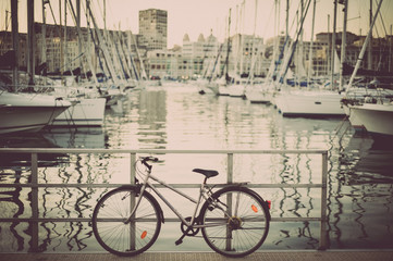 Obraz premium Bicycle on a quay