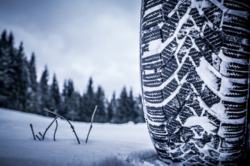 Snow tire in winter - 103987874