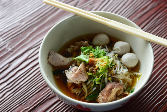 Hot pork noodles, Asian dish
