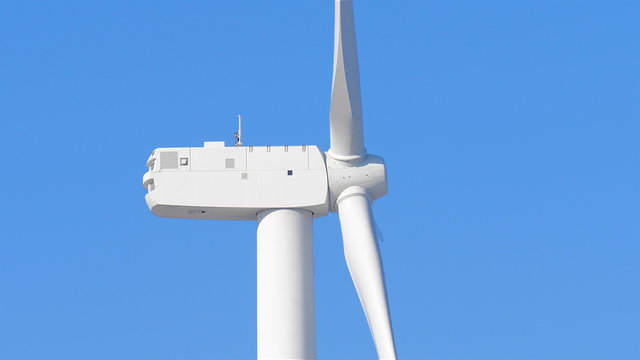 Close up of wind turbine spinning from the side
