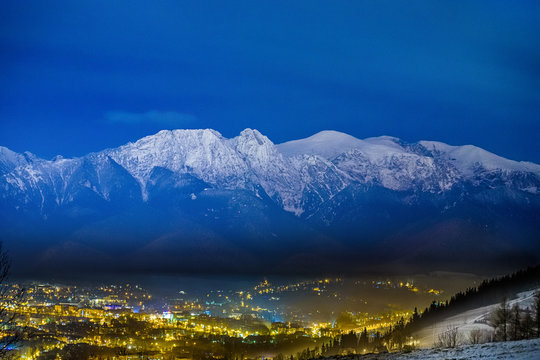 Fototapeta Panorama góry nocą światła miasta