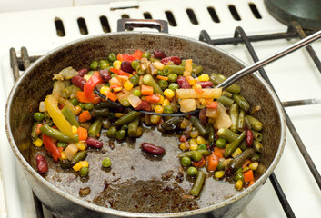 fried mixed vegetables pan