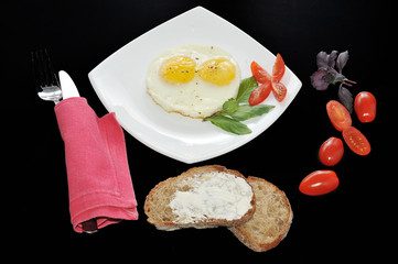 Breakfast with eggs.