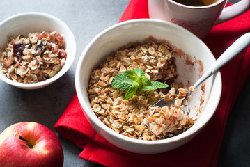 Crumble pie with apples and plum