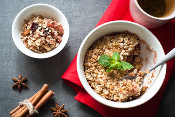 Crumble pie with apples and plum