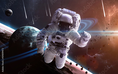 Космонавт в открытом космосе загрузить