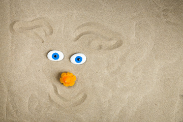 représentation d'un chien joyeux dans le sable avec des galets 