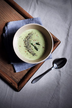 Asparagus and wheat berries soup with hemp seeds