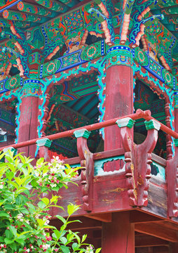 Buddhist Sinheungsa Temple in Seoraksan National Park, South Korea