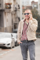 Fototapeta premium Urban guy using cellphone outdoors.