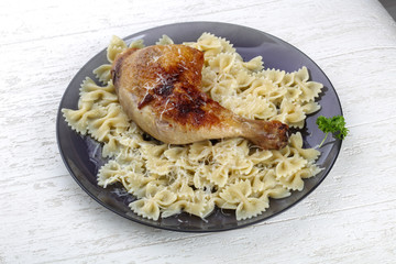 Chicken legs with makaroni