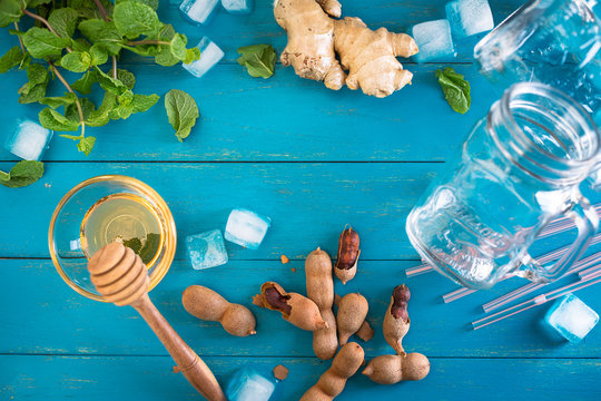 Ingr&eacute;dients pour un smoothie aux tamarins et gingembre