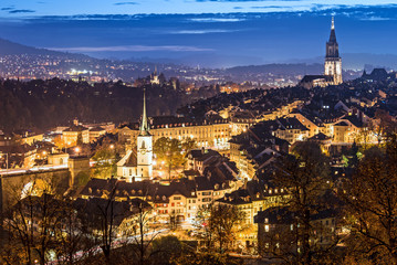Fototapeta na wymiar Bern bei Nacht