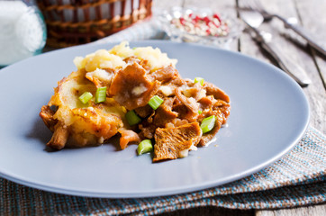Casserole with potatoes and mushrooms