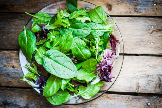 Freshh green salad with spinach,arugula,romane and lettuce