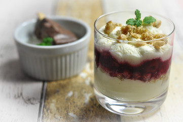 Dessertvariation im Glas